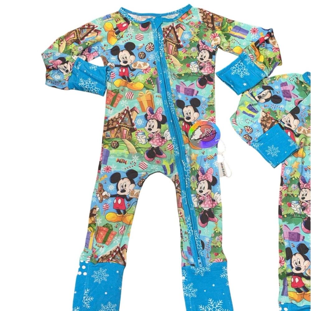NWT Mickey & Minnie Christmas Bamboo Zip Onesie Disney 6-12 Months Grippy Feet - Picture 12 of 14